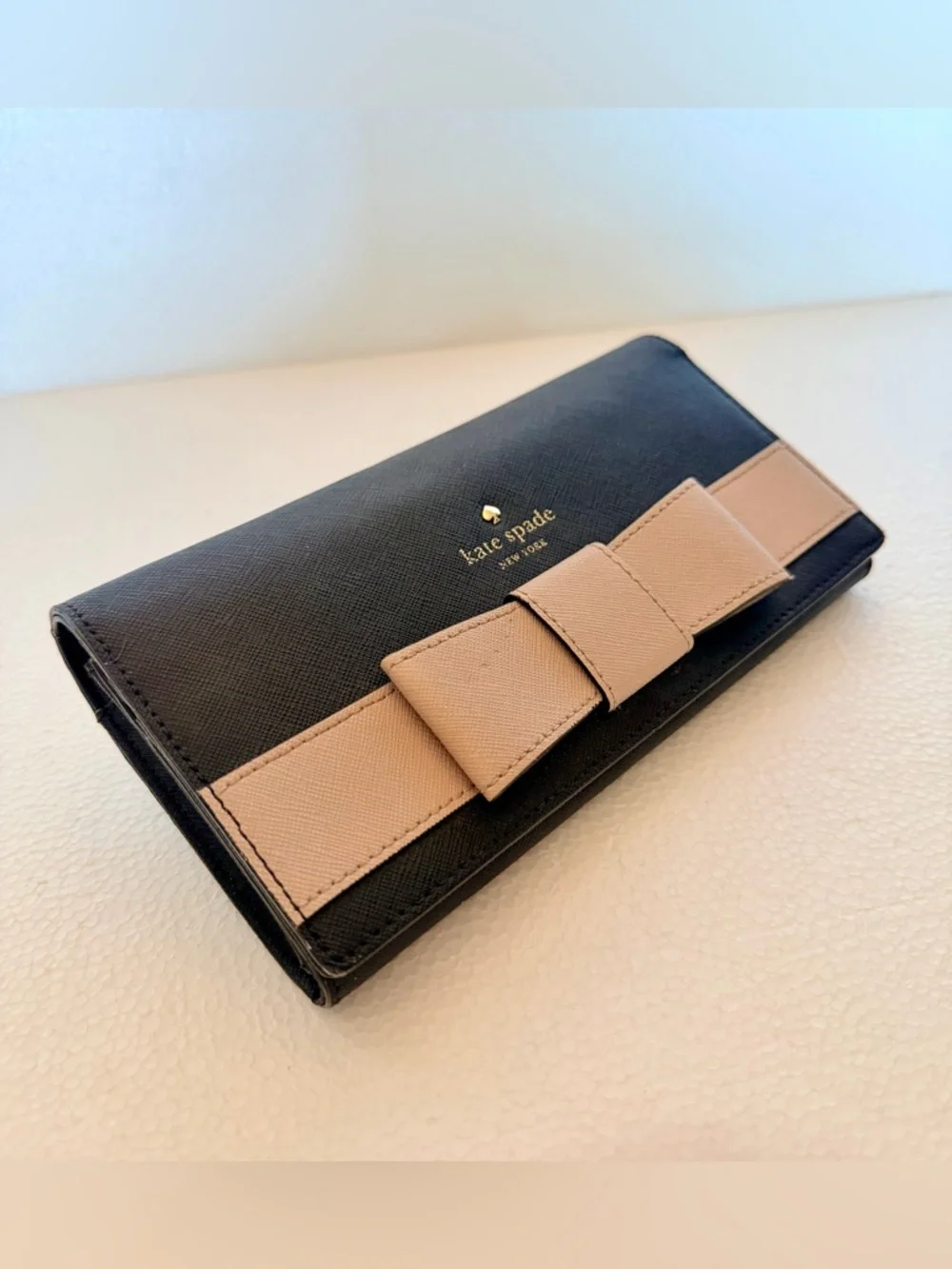 Kate Spade Kirk Park Saffiano Veronique Bow Clutch Wallet Black Beige. - Picture 2 of 6